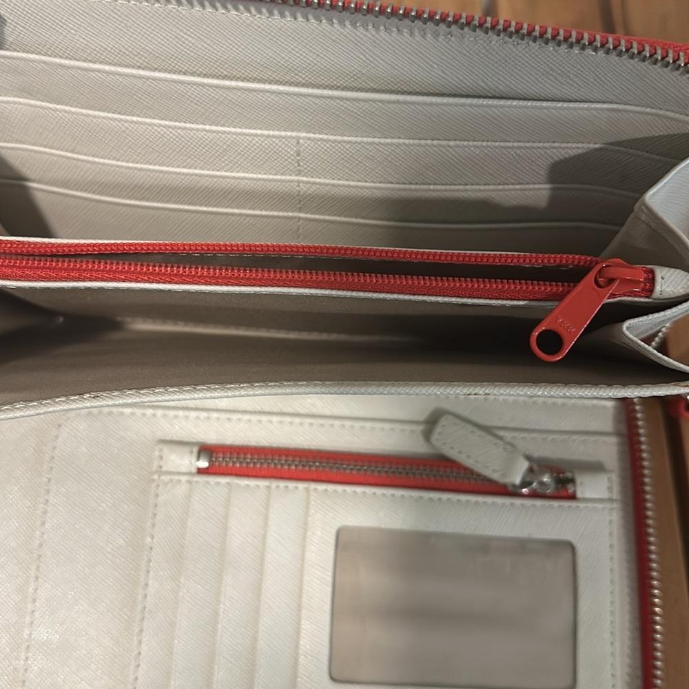 White and Orange Wallet - Picture 7 of 8